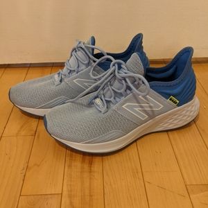 New Balance ROAV fresh foam running shoes, size 9